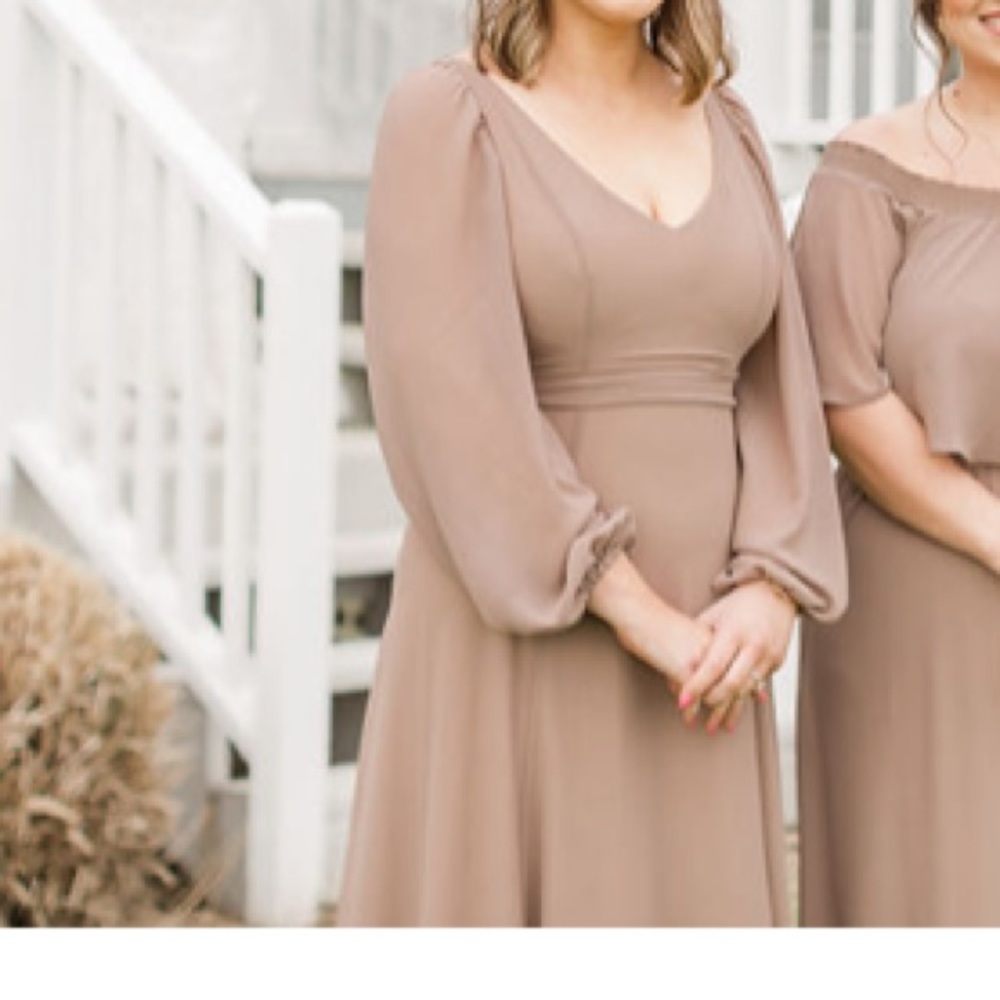 Show Me Your MuMu Jenn Dune with custom sleeves